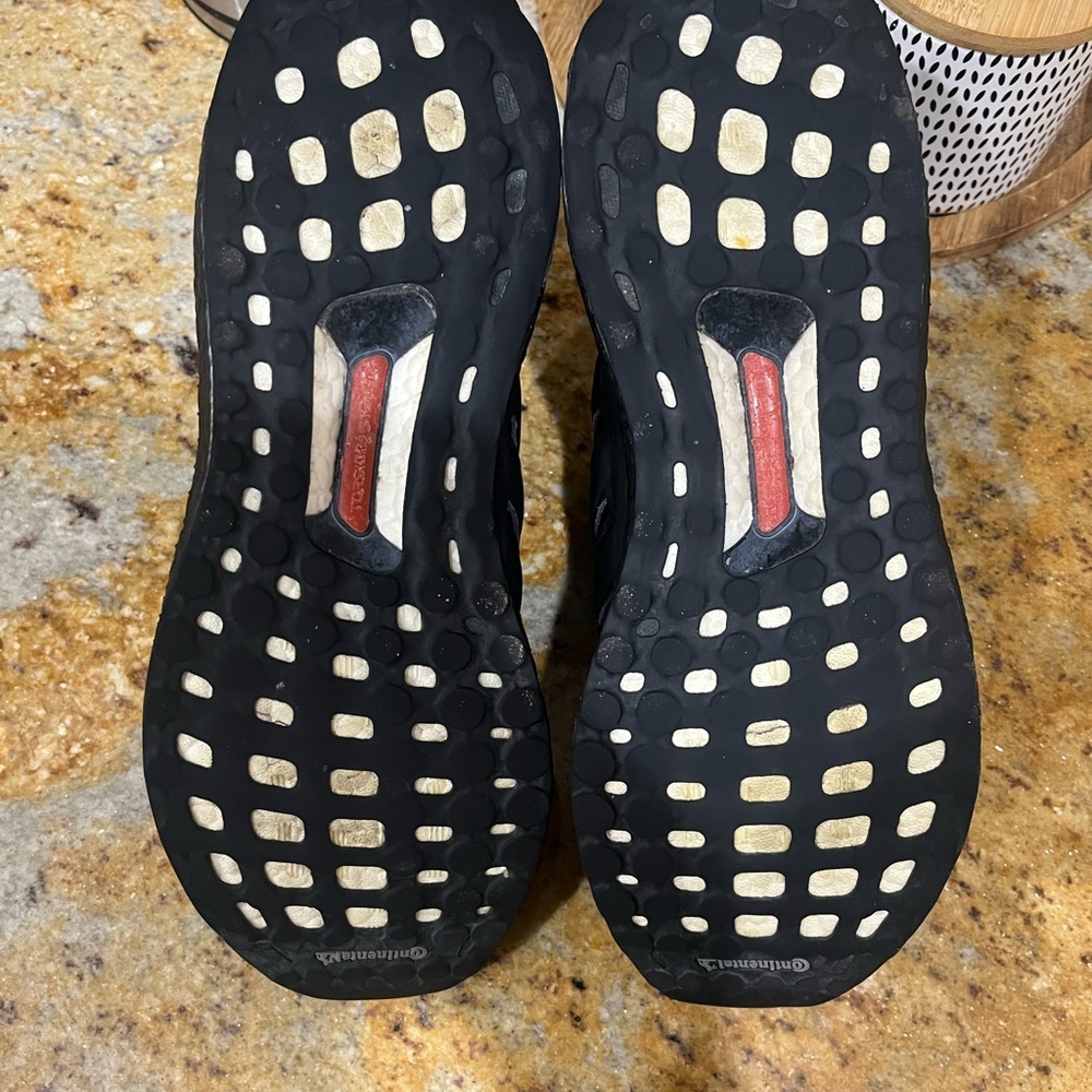 Adidas Ultraboost size 8.5 - Picture 9 of 9